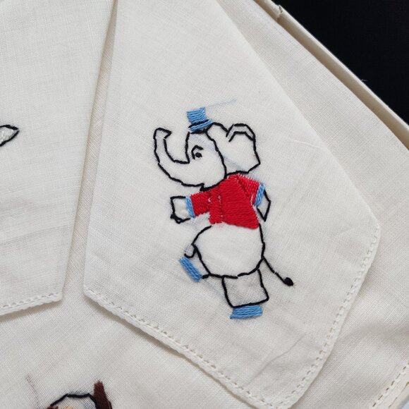 Vintage Children's Handkerchief Set With Embroidered Animals Cat Dog & Elephant - Picture 3 of 10